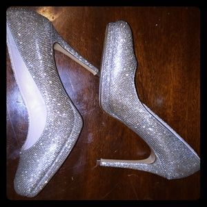 Sparkled Cinderella pumps